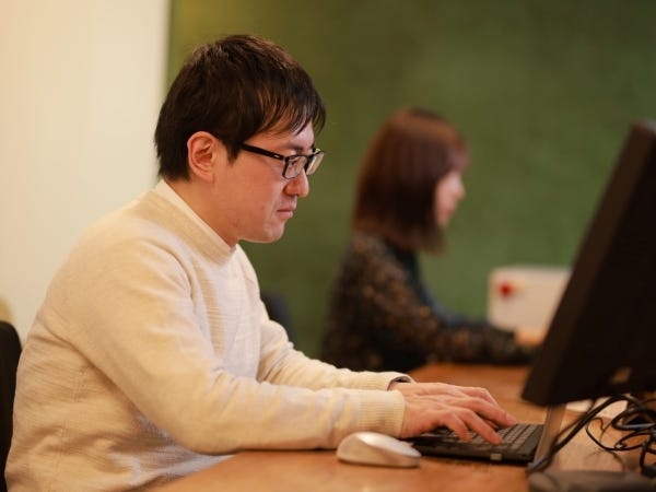 座学研修の後はOJT研修を通じ先輩の下で実践しながら業務に慣れていただきます！