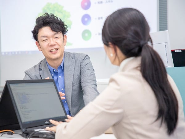 リピート率は約93%！業界トップクラスの実績数あり！安心・安定の環境で自分自身も成長することができます。