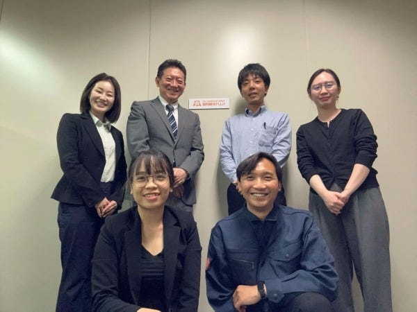 「実習生の成長を身近に見守れることが、この仕事の醍醐味」と語る先輩職員たち。温かい心を持つ仲間が、あなたを丁寧にサポートします。