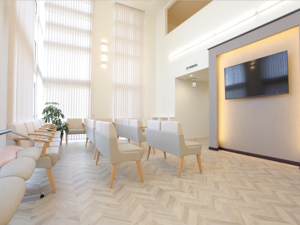 当院のクリニック内の写真です。2023年4月にしています。きれいな広いクリニックです。