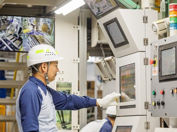 段ボール製造オペレーターです♪機械も自動化で作業負担軽減♪