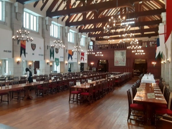 リフェクトリー（メインダイニング）です