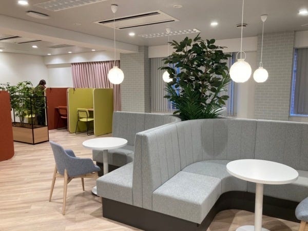 社内カフェも完備していて働きやすい環境です♪