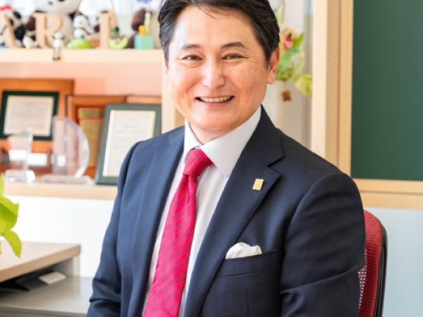 代表の上原です。若い力こそ宝！当社で一緒に働きましょう！