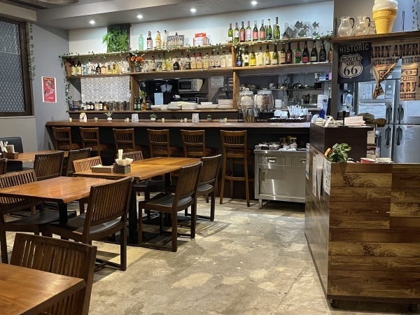 ホールスタッフ（交通費支給あり・未経験OK）