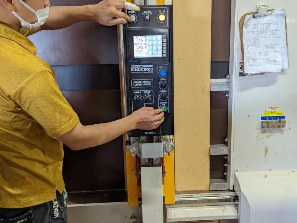 ボタンを押すお仕事です。