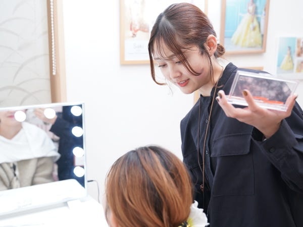 や着物関連のフォトスタジオでの着付けやヘアメイク等のスタイリングスタッフ・ヘアメイク等のスタイリングスタッフ・関連業務（基本的なパソコンスキル）