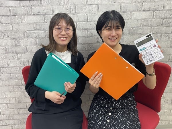 みんなワンフロアで働いており、困った時の相談もしやすいですよ！