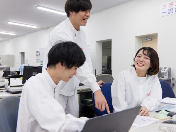 「分からないことはなんでも聞ける雰囲気◎冗談も言い合える仲です」