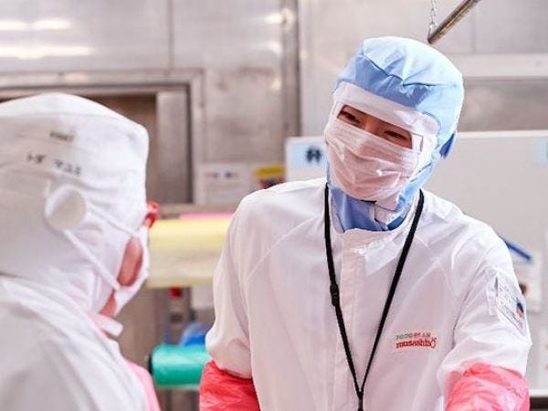 表情で伝えるのが難しいからこそ、言葉やマニュアルでしっかりと伝えるように心がけています◎