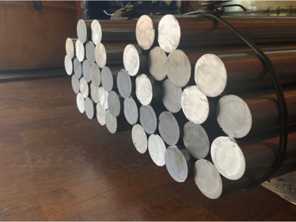 弊社で取り扱う特殊鋼です。BTAマシニングセンターでは仕入れた特殊鋼に穴あけ加工やガンドリル加工を施します。