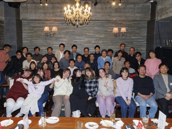 こちらは忘年会の写真です。社員同士和気あいあいとした職場環境です。