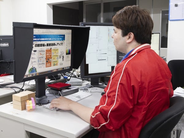 個々に行う作業ですが、活発に意見が飛び交う社風です。