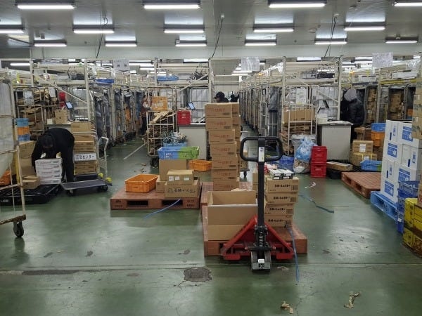 フォークリフトオペレーター・食品の物流センターでのフォークリフト（フォークリフト免許）