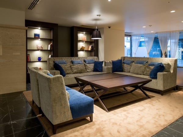 フロントスタッフ・ホテルフロントスタッフ・接客（販売経験者優遇・未経験者歓迎）