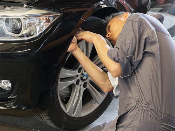 2級整備士の方は、資格取得支援制度を利用して働きながら1級整備士を取得することも可能です。