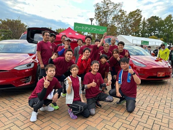 スタッフ同士でプライベートで遊びに行ったり、BBQをしたり仲が良く、仕事中も明るく活気がある職場です。