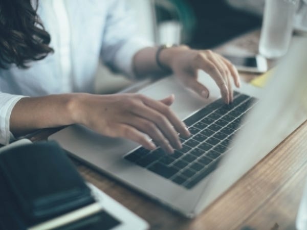 無料で受講できる「IT研修」、資格を取得した方へ一時金（1万～最大10万円）を支給する「資格取得奨励一時金」など、スキルアップ支援制度あり◎