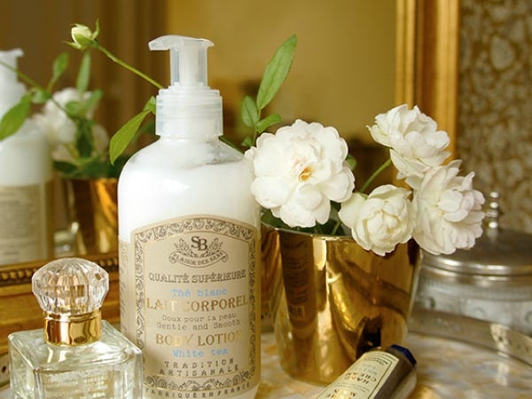 ギフトのご相談も多数。お客様のご要望を伺いながら、お相手に喜んでいただける贈り物のご提案を行っています。