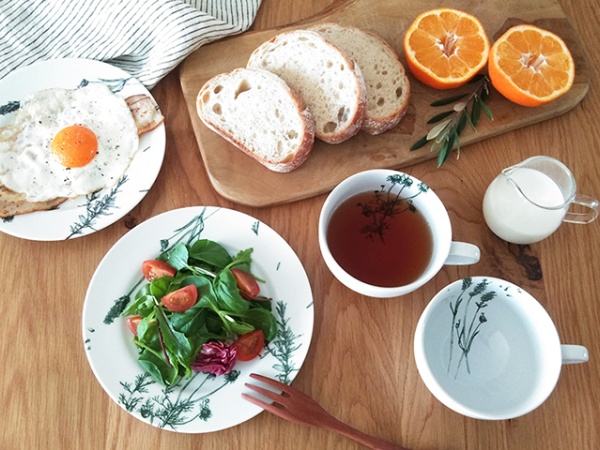 食器からインテリア用品など、暮らしを彩ってくれる商品をご提案しています。社員割引を上手に利用し、商品知識を深めています。