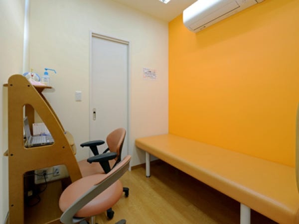 ☆隔離室☆発熱や感染症の疑いがあるお子様にはこちらのお部屋でお待ち頂いております。