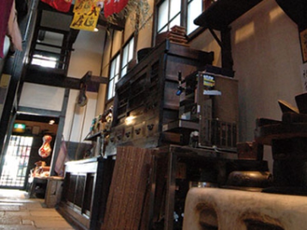 「和の空間でお食事」をテーマとした飲食店舗を展開しております。