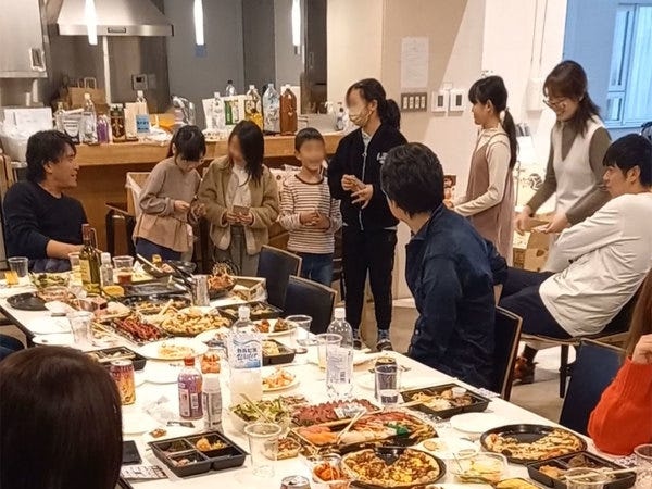 納会恒例ビンゴ大会。スタッフの子どもたちも参加して毎年賑やかです。