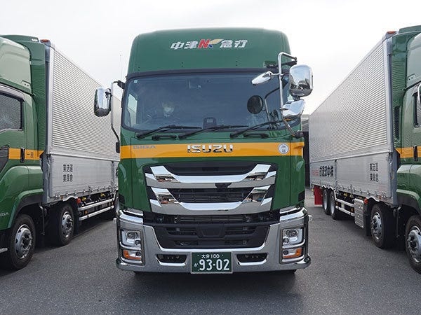 こちらが、仕事で使うトラック。パワーゲートがついているので、荷積み・荷卸しもラクラクです。