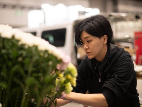 お葬式会場でお花の装飾や組み立てをする軽・組み立てする軽（未経験歓迎・AT限定可）