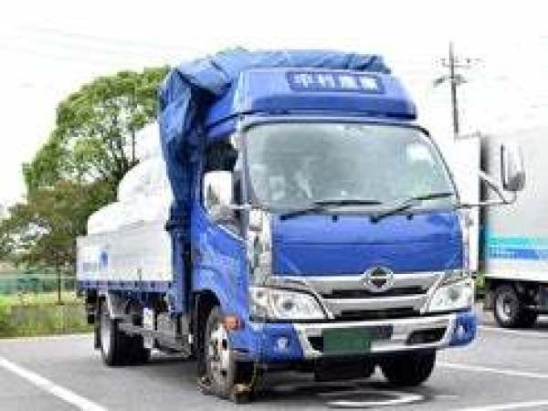 主力の2tショート車。1人1台専用のトラック