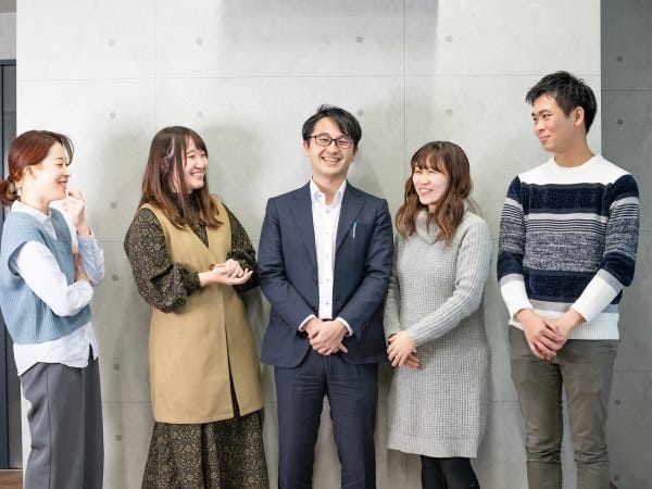 20代～30代まで様々なバックグラウンドの社員が活躍しています！社内研修が充実しているので、未経験でも安心してください♪