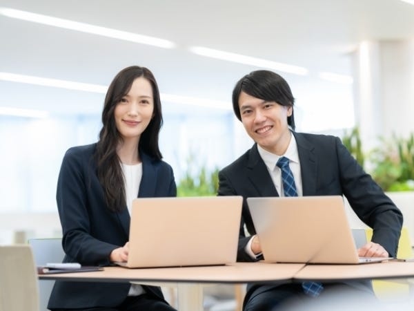 経営企画・IT・人事・広報いずれかの経験があればOK。経営層の近くで一緒に会社の未来を創っていけるやりがいを感じられる仕事です！