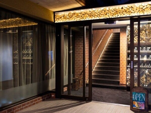 ホテル側から店舗への入り口のイメージ写真です！素敵に仕上がっています。