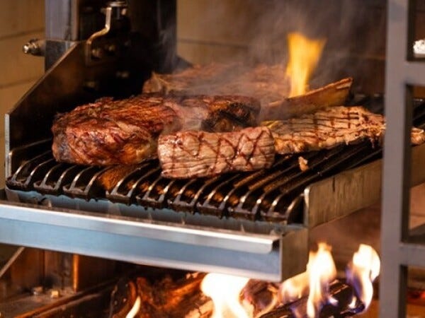 週2日×4h～の勤務でOK！シフトも2週間毎の提出なので予定が立てられやすい♪無料の賄い食事も有りです。