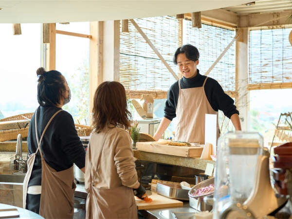 働きながら自分の好きを見つけてください。