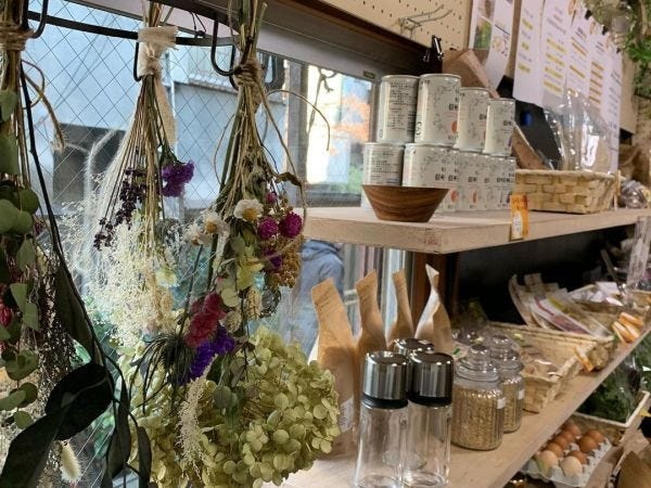 カフェバーのスタッフ・古民家カフェの夜営業・建築PUBスタッフ（未経験OK・こんな方も大歓迎）