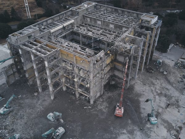 木造家屋からビルまで解体を行っています。再利用可能な廃材は自社工場で処理するなどSDGsの視点も大切にしています！