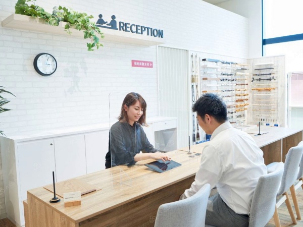 接客マニュアルはある一方、自分らしい接客も魅力です。お客様のお話をじっくり伺い、暮らしの背景や好みに合わせて提案することで信頼が生まれます。