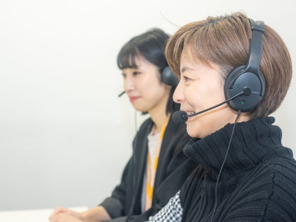 オンラインで全国の拠点のメンバーとミーティング。複雑な資料でも画面を見ながら確認できるので安心です♪