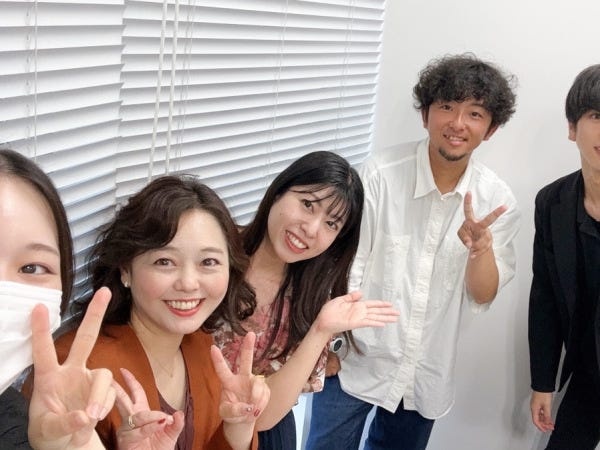 社内は様々な世代が一緒にお仕事しています。アルバイトから正社員になる方も多くいらっしゃいます☆彡