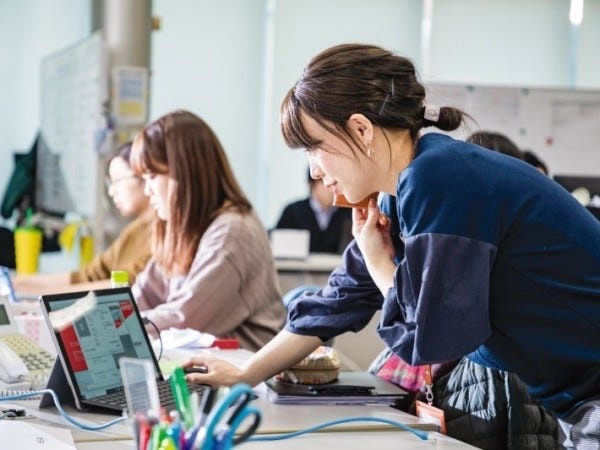 女性も活躍しているポジションです。3年で所長になられたアパレル販売員の方もいらっしゃいます！