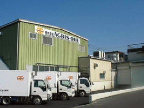 スーパーやデパートに並んでいるお肉の一部は、当社が大切な命をいただいて製造したもの。食肉業界を根底から支える大切な事業です。