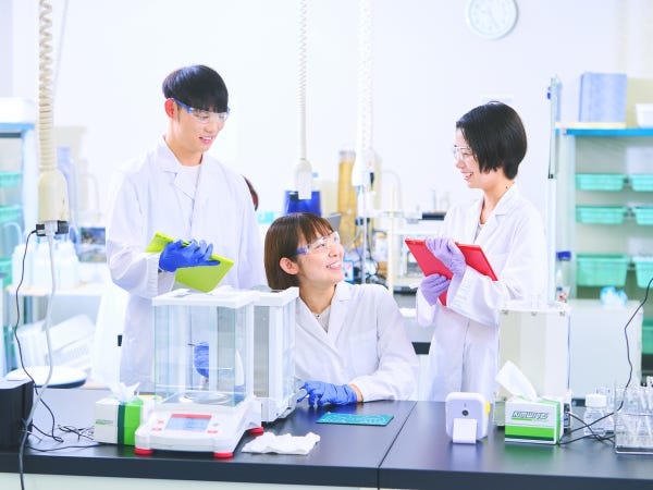 化粧品の評価試験（第二新卒歓迎・研修充実）