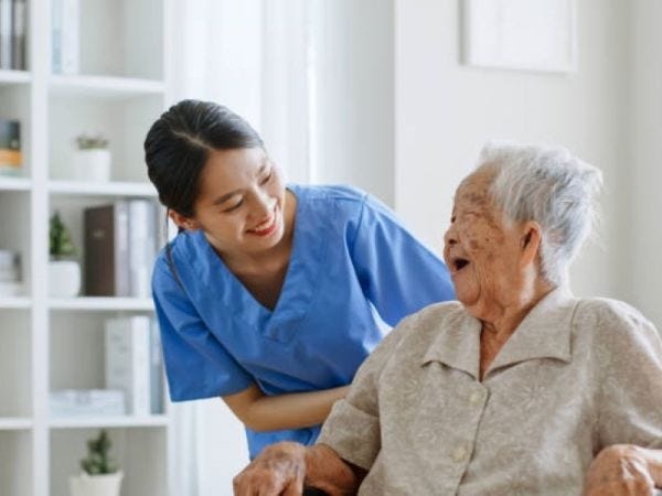 介護福祉士・住宅型有料老人ホームの介護士（車通勤可能・介護系資格）