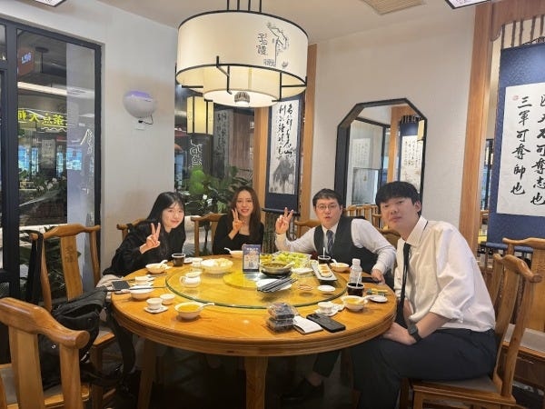 少人数のチームだからこそ、距離が近く、意見を伝えやすい環境です。職種の垣根を越えて、自然とコミュニケーションが生まれます。