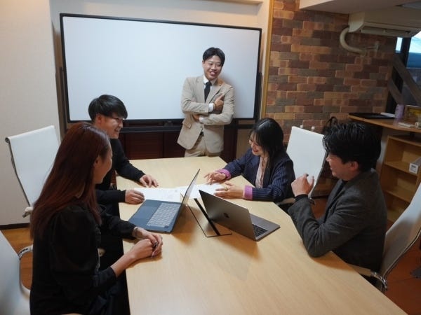 仲良く和気藹々と仕事をしております。