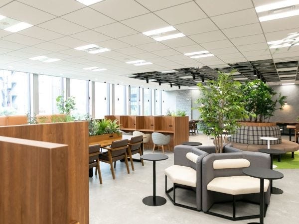 100席以上のリフレッシュルーム。