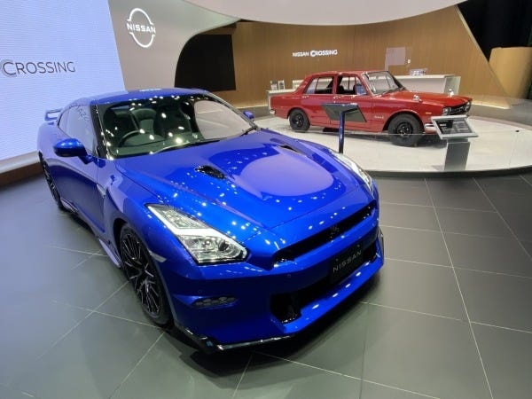 ショールームスタッフ・自動車メーカーのショールームスタッフ・接客業経験者（学歴不問・未経験OK）