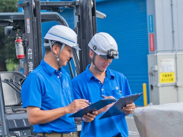 日本で作られたさまざまなモノが、その品質を保ったまま、安全・正確に世界へ輸出されるまでをサポートします。広く社会に貢献できる仕事です。