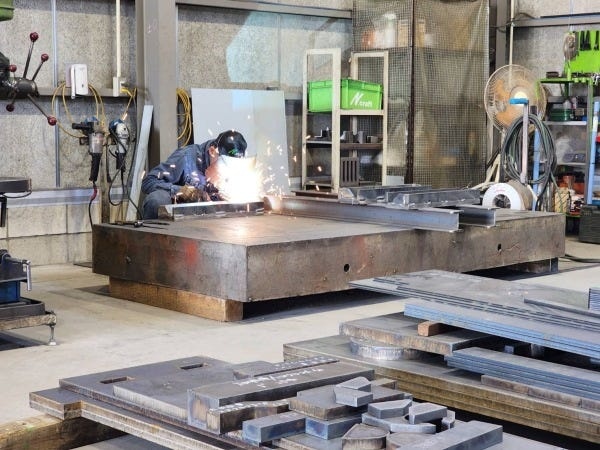 作業風景です。多岐に渡る工程を一貫して行うので飽きずに楽しめます。